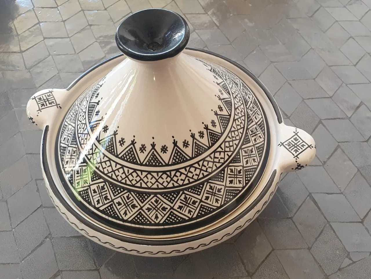 Black and white Tajine Guerza Dialna