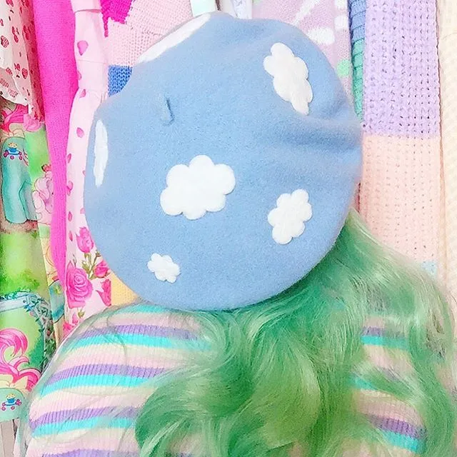 Blue sky and white clouds beret KF9271