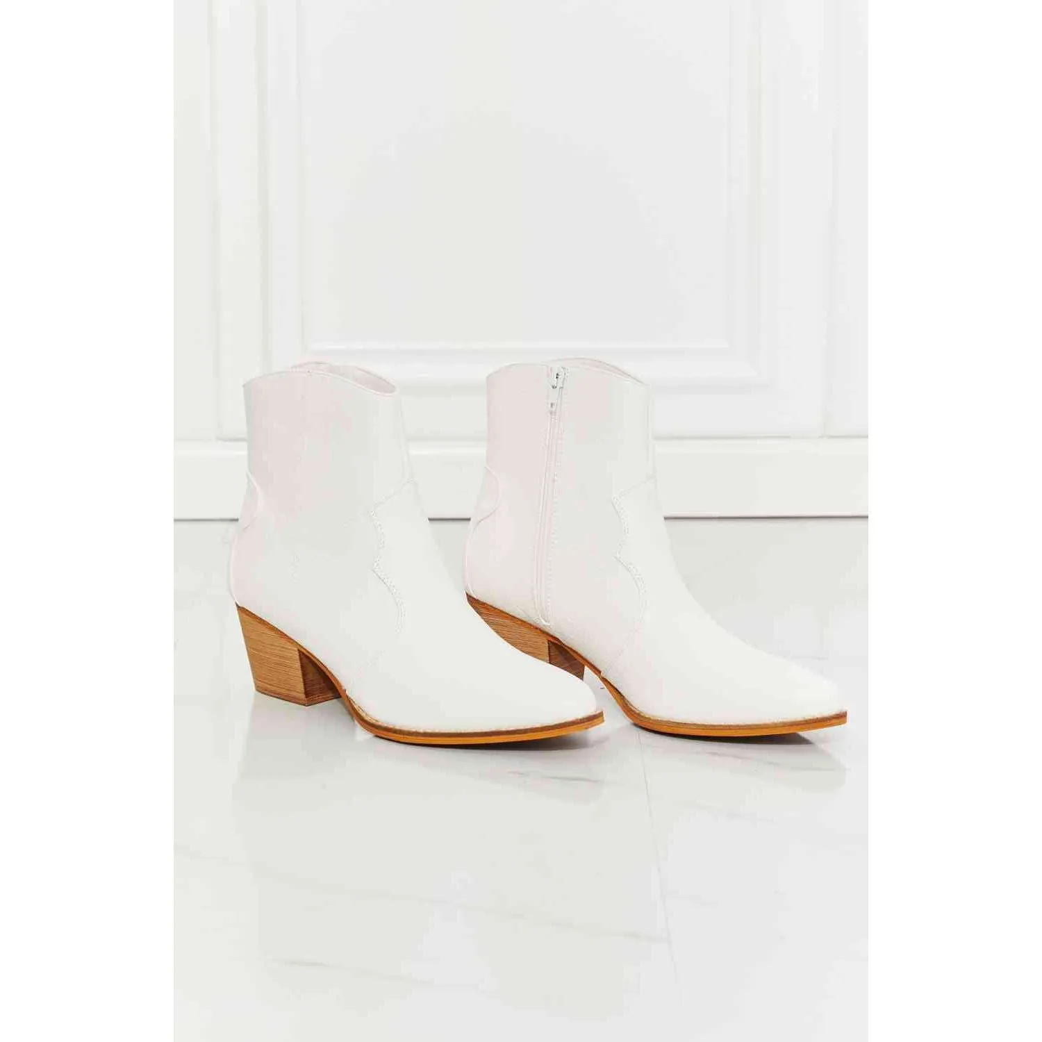 MMShoes Watertower Town Faux Leather Western Ankle Boots in White