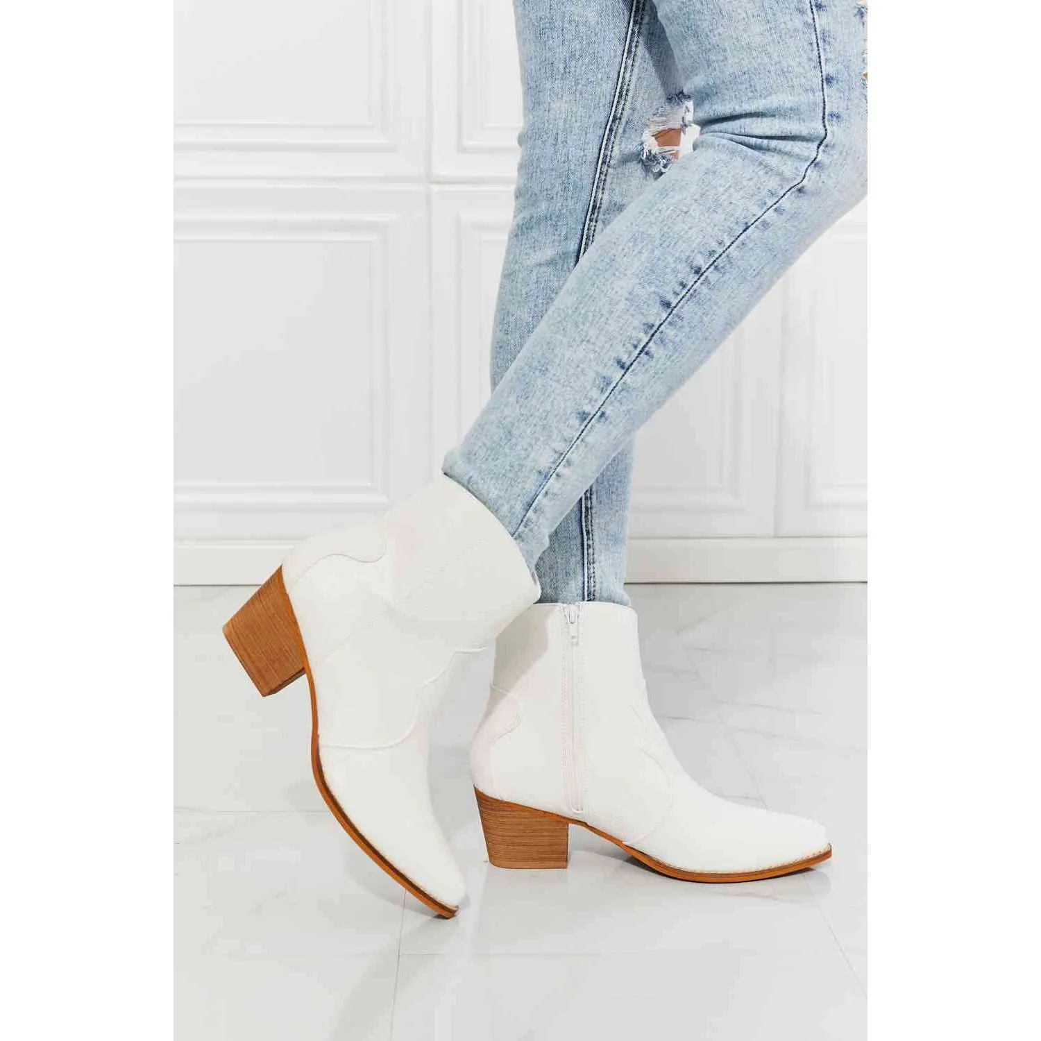 MMShoes Watertower Town Faux Leather Western Ankle Boots in White