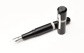 Model 19 Fountain Pen - Black & Creme