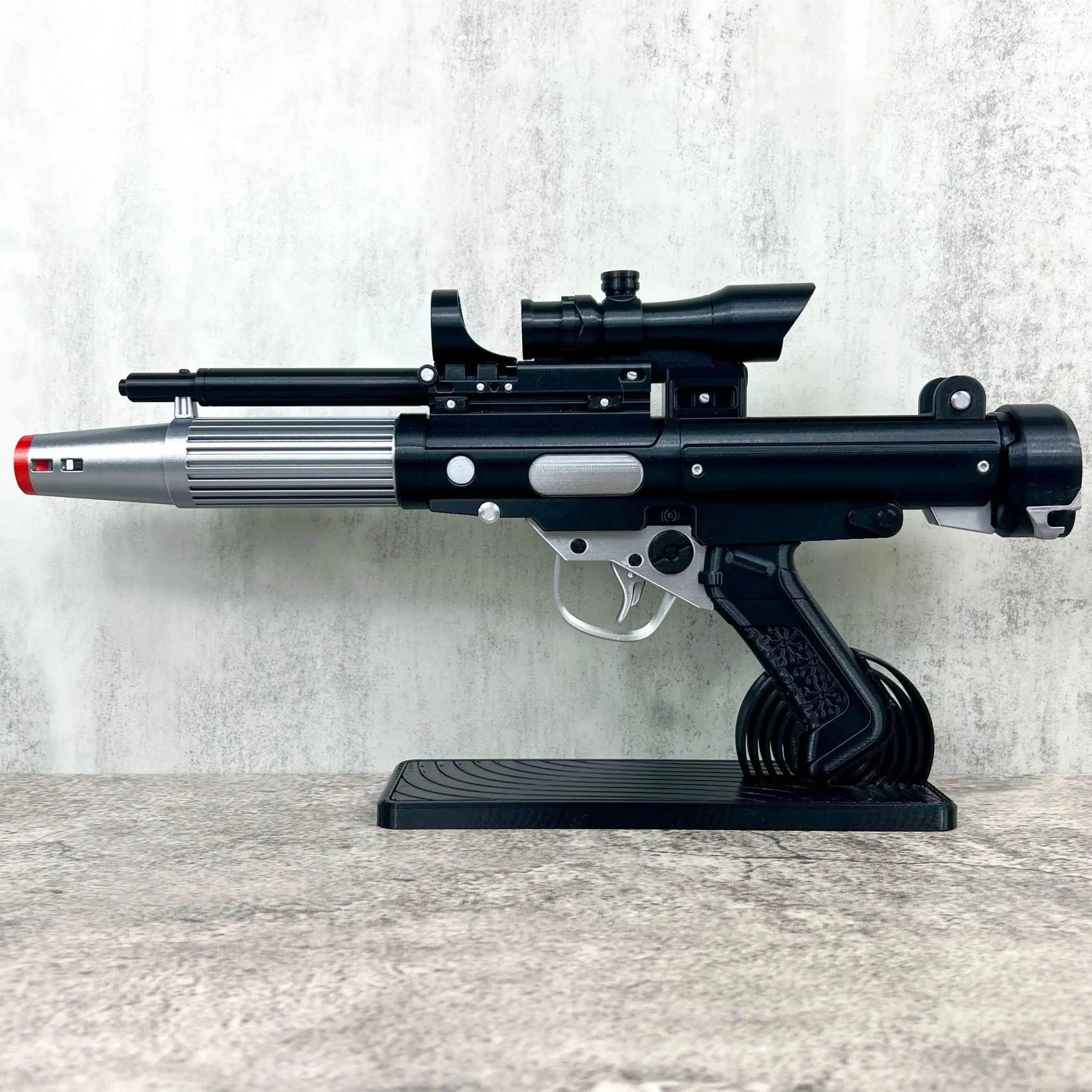 Star Wars prop DH-17 blaster